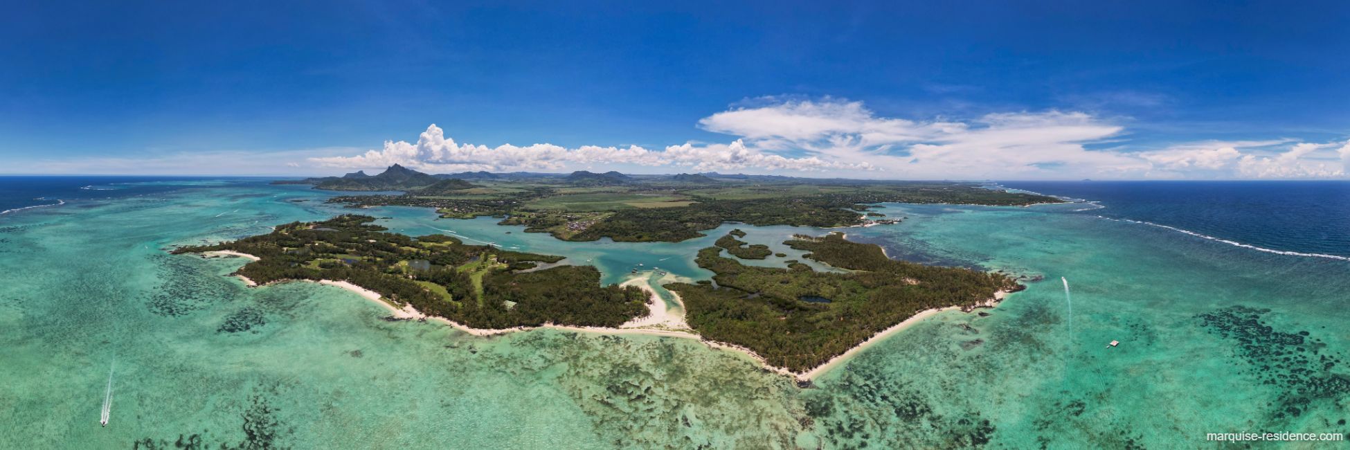 Île aux Cerfs beach